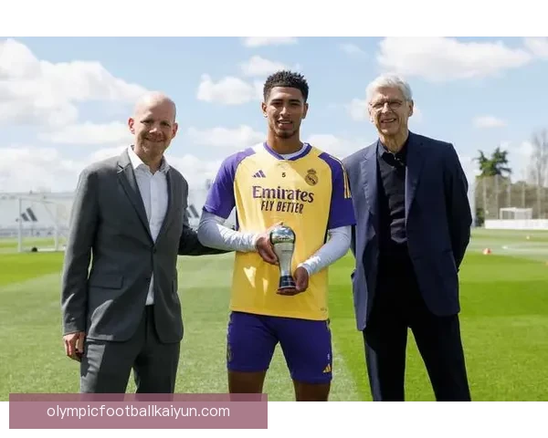 拉菲尼亚入选FIFA最佳阵容，状态持续回暖引发关注